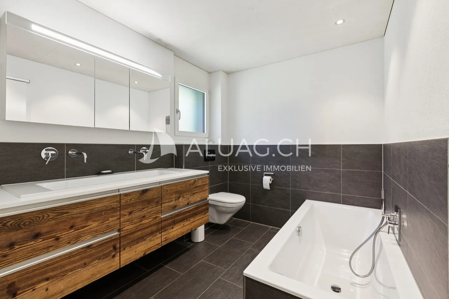 A DREAM HOME FOR THE WHOLE FAMILY - Photo 4 of 7