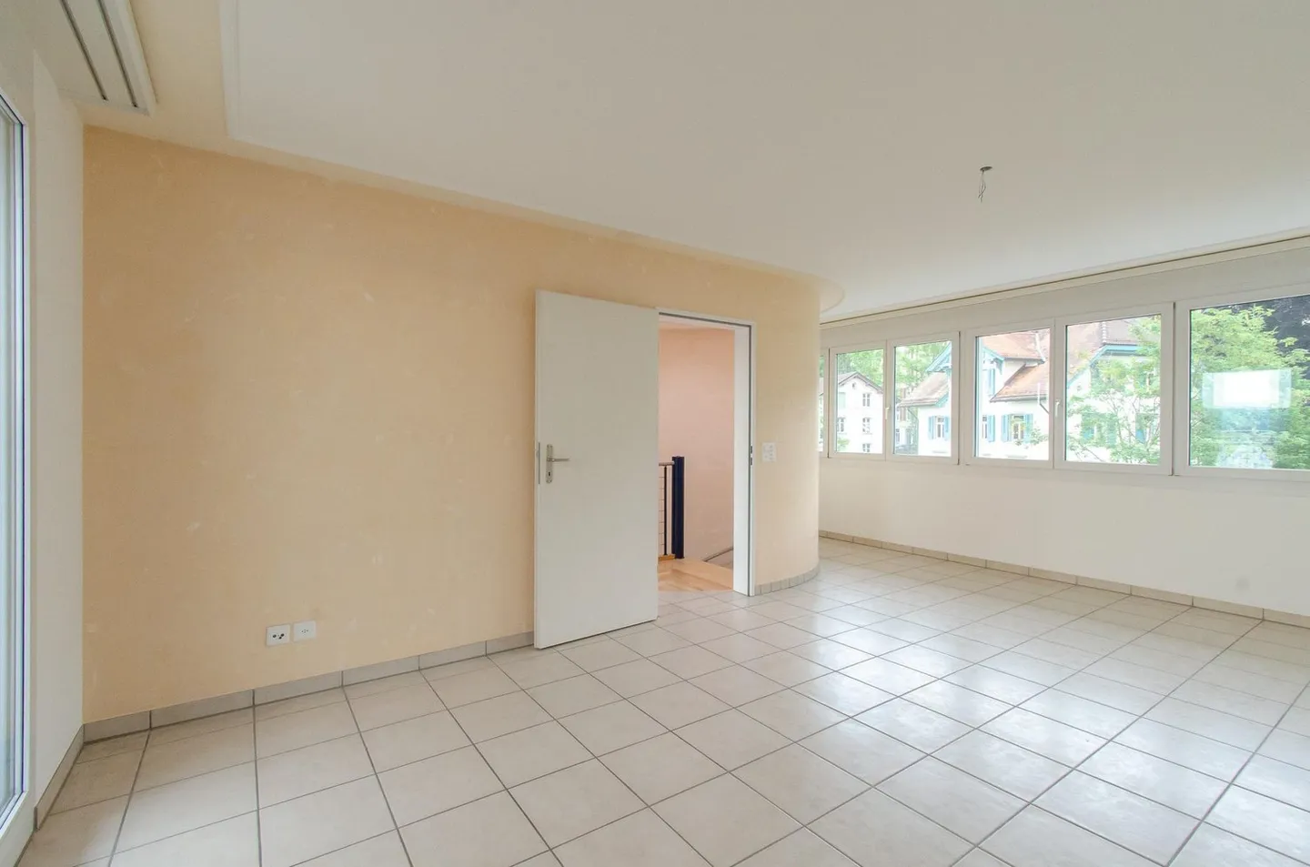 Besondere 4.5 Zimmer-Maisonette mit Balkon - Foto 8 von 13