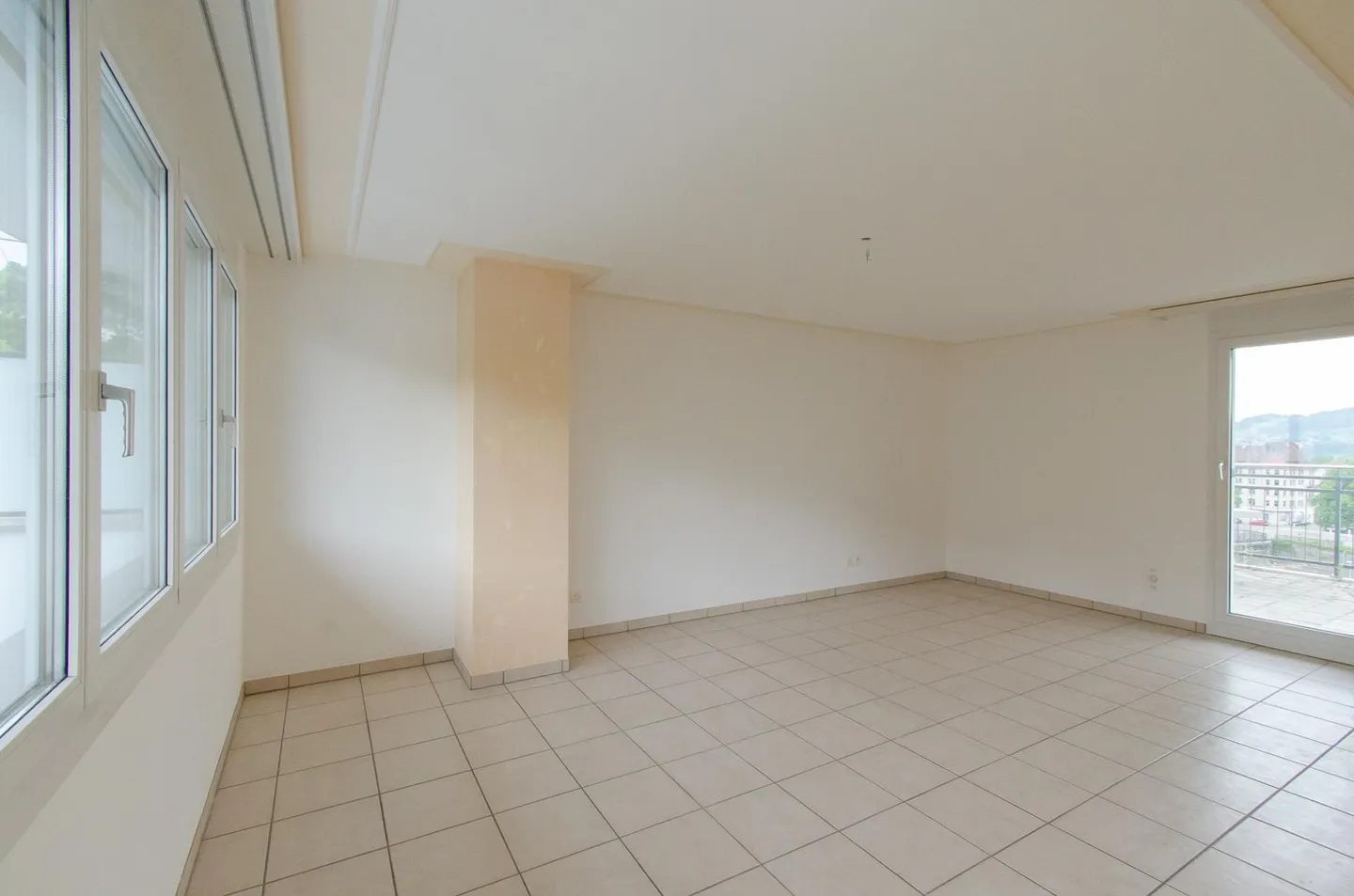 Besondere 4.5 Zimmer-Maisonette mit Balkon - Foto 9 von 13