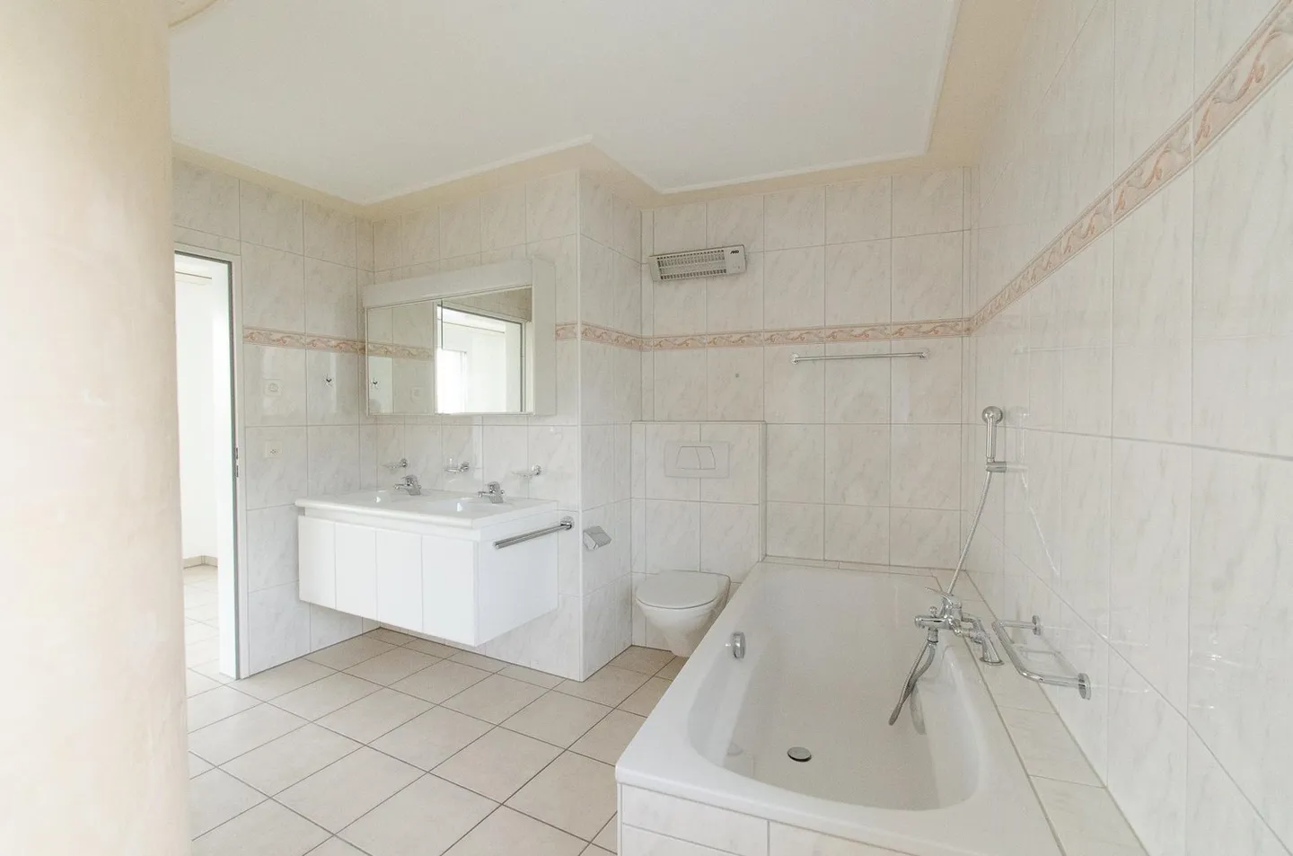 Besondere 4.5 Zimmer-Maisonette mit Balkon - Foto 10 von 13