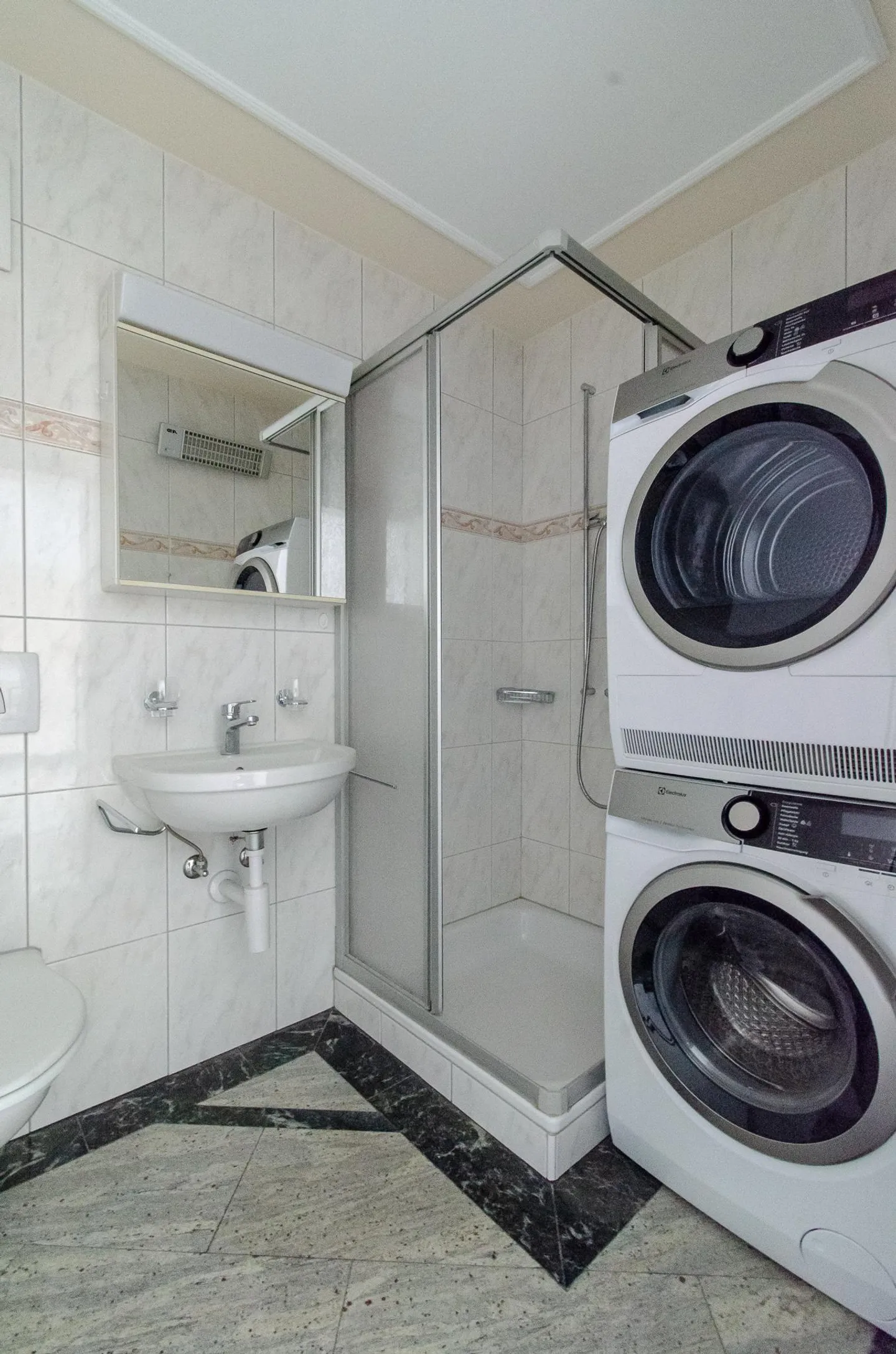 Besondere 4.5 Zimmer-Maisonette mit Balkon - Foto 7 von 13