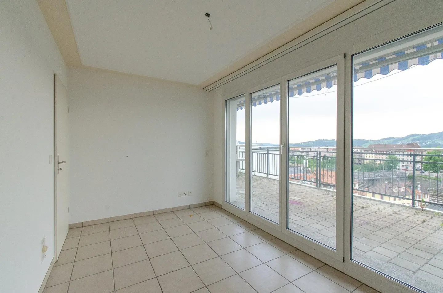 Besondere 4.5 Zimmer-Maisonette mit Balkon - Foto 11 von 13
