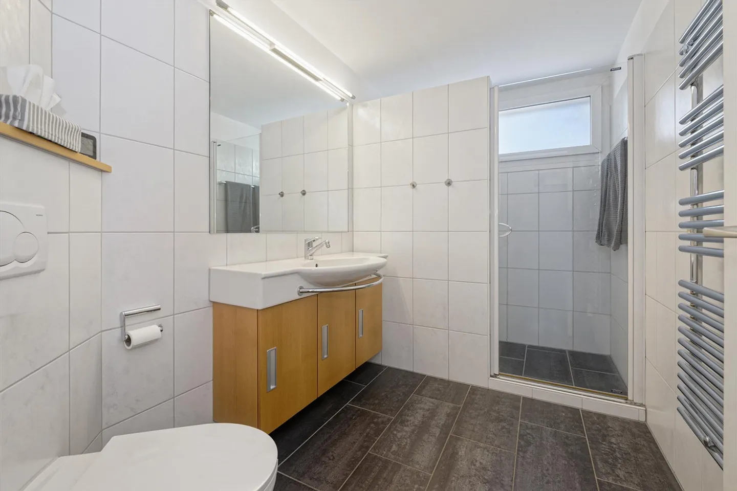 Exclusive Terrace House with Far-Reaching Views - Photo 7 of 9