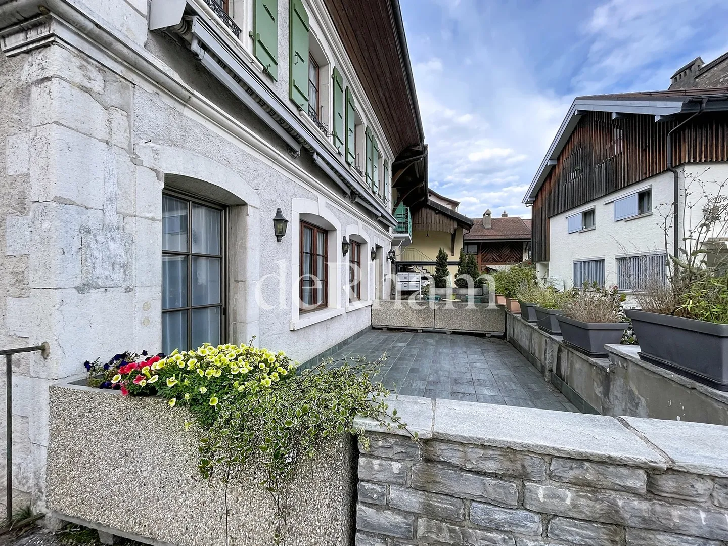 Wunderschöne 4.5 im Erdgeschoss mit privater Terrasse - Foto 12 von 13