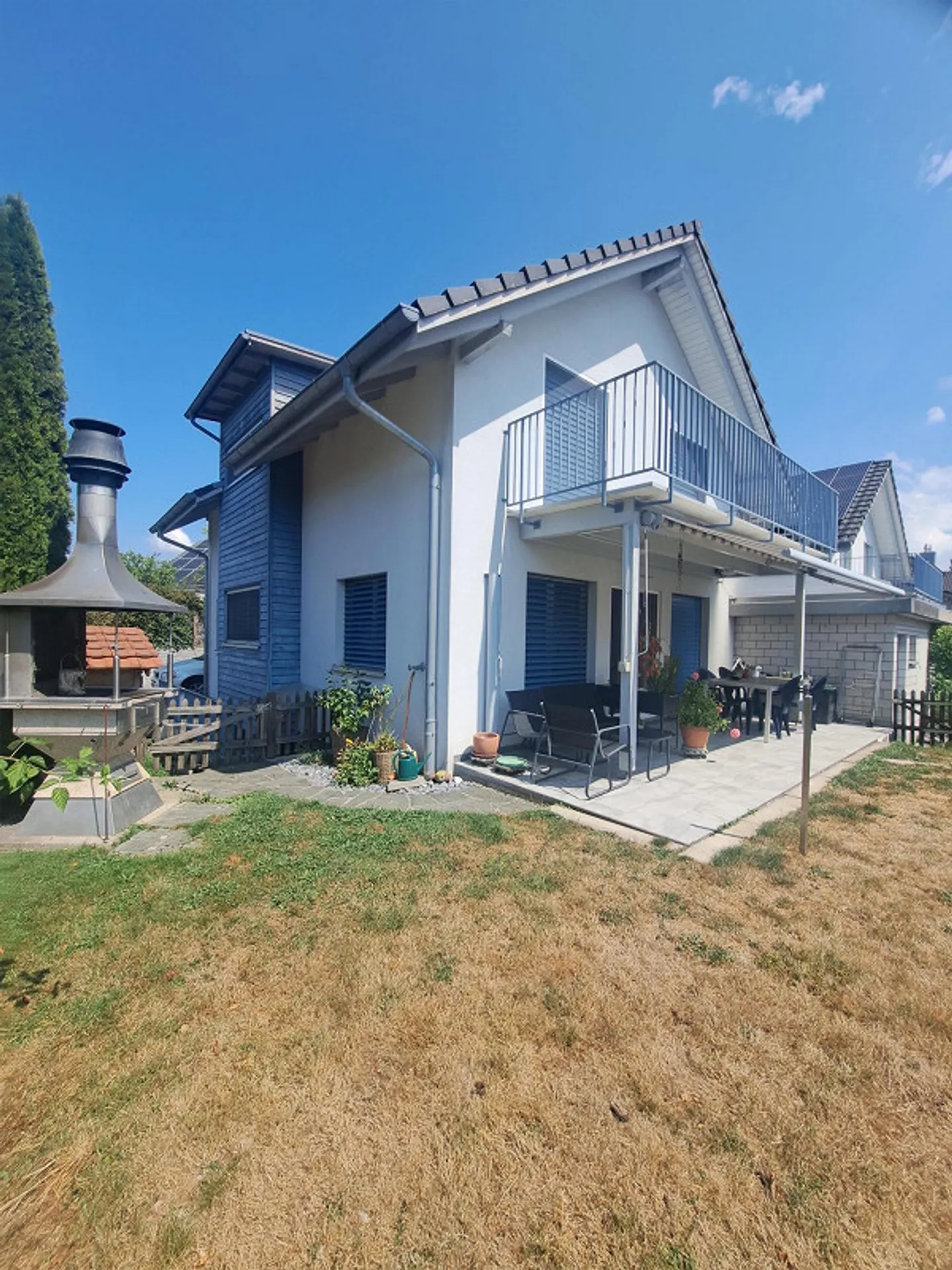 Casa unifamiliare ben tenuta in una posizione tranquilla a Ettiswil - Foto 2 di 8