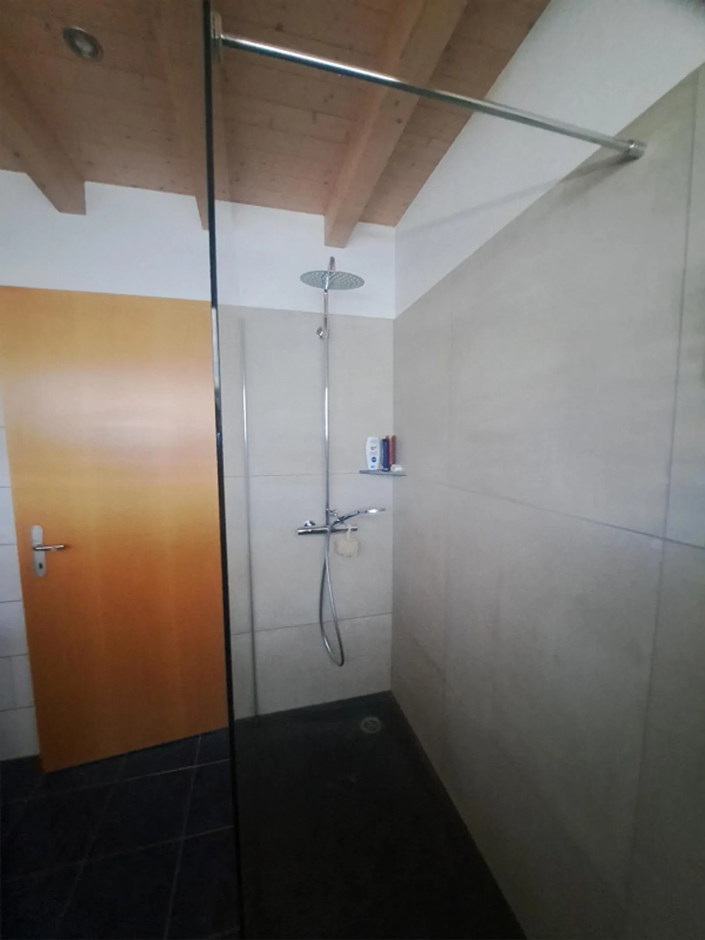 Casa unifamiliare ben tenuta in una posizione tranquilla a Ettiswil - Foto 6 di 8