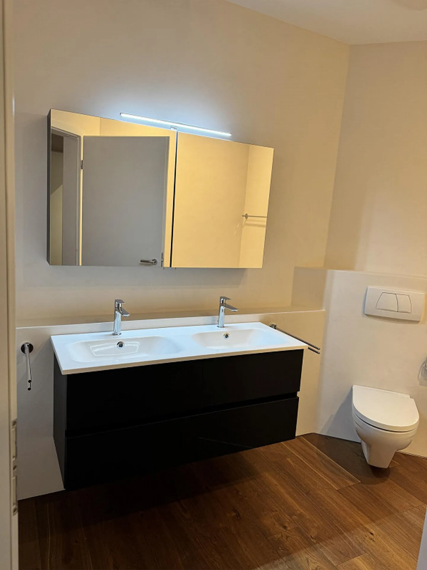Newly renovated 2.5 room apartment for sale in the most beautiful location - Photo 7 of 11
