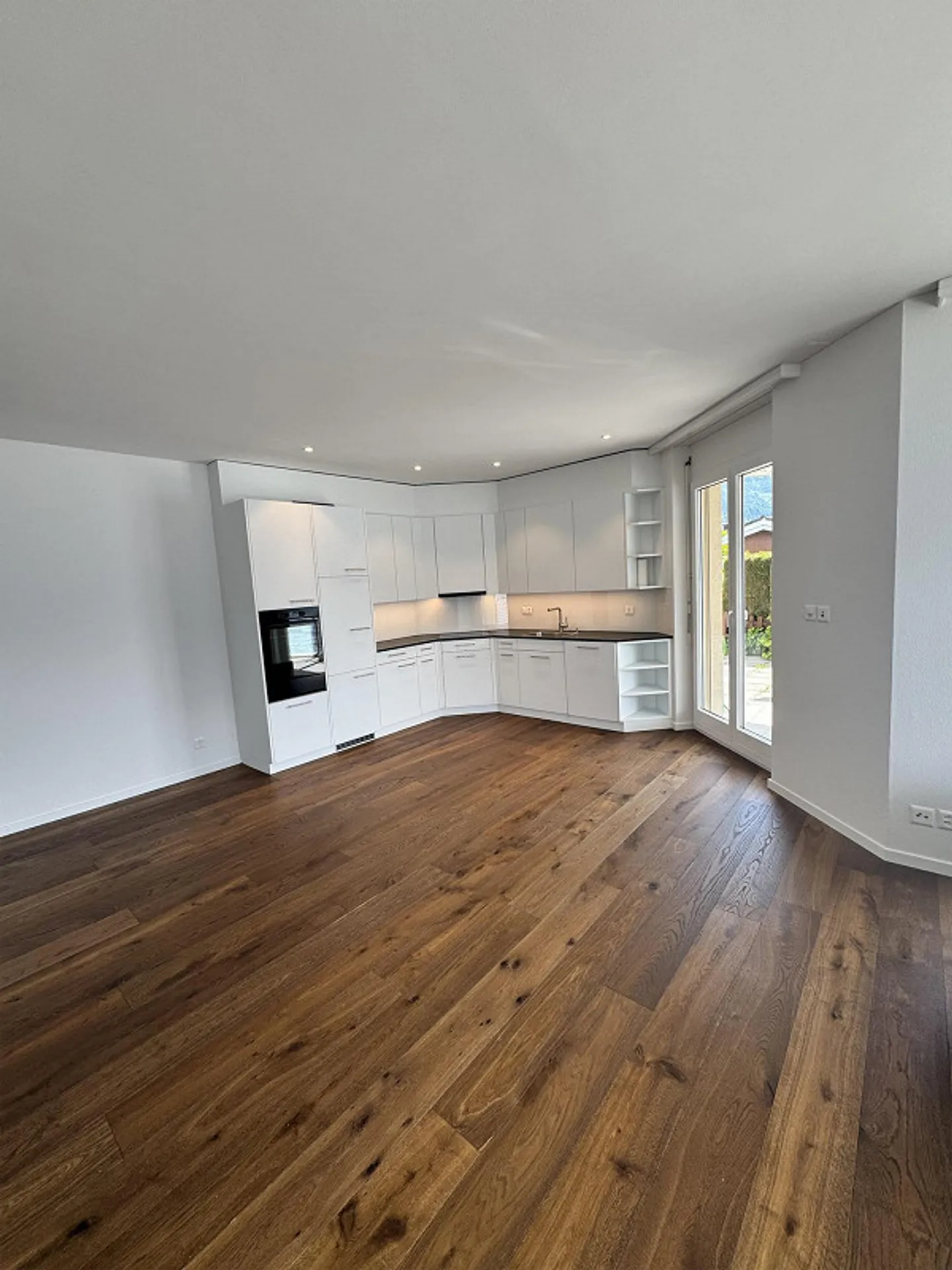 Newly renovated 2.5 room apartment for sale in the most beautiful location - Photo 5 of 11