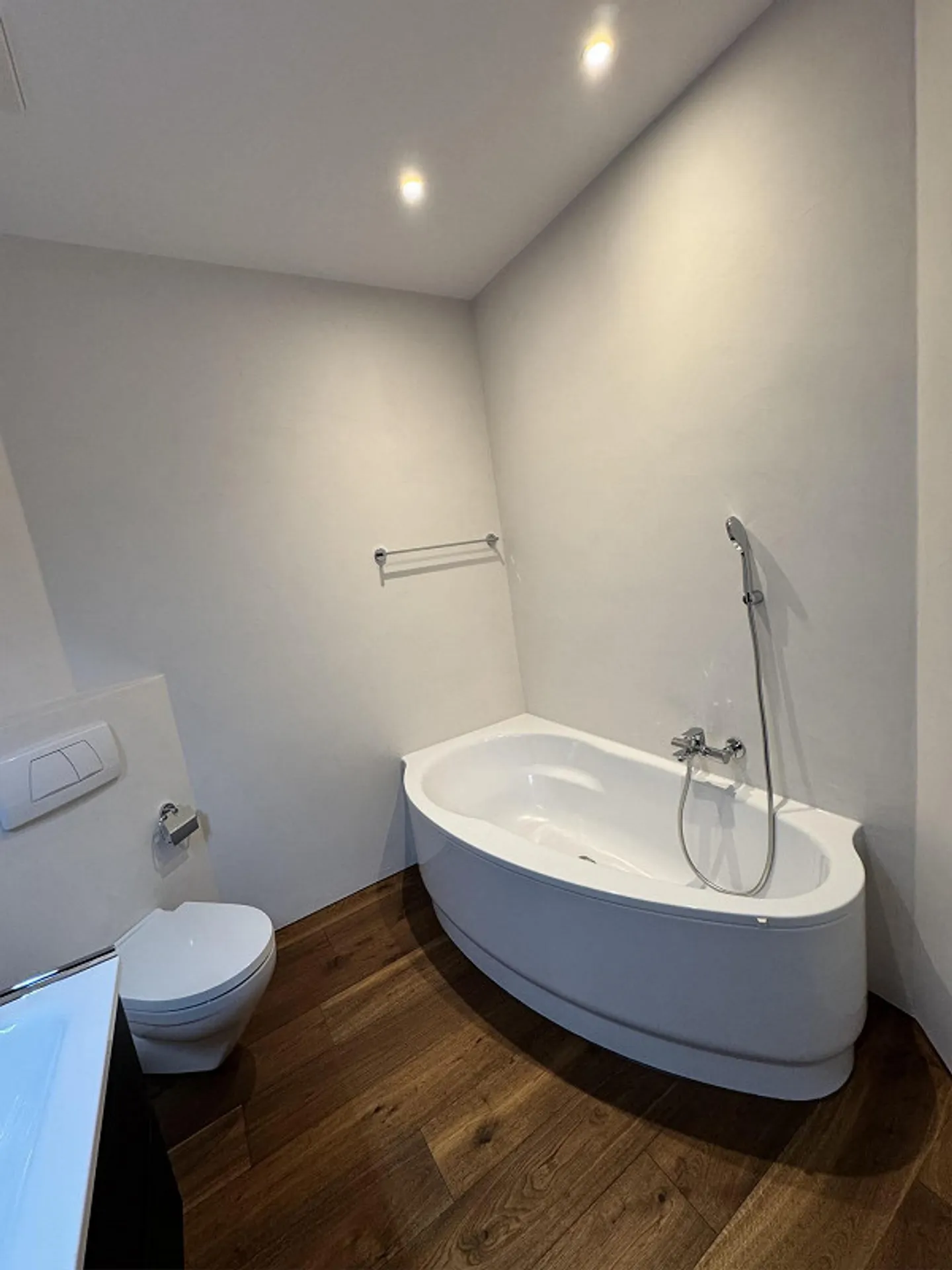 Newly renovated 2.5 room apartment for sale in the most beautiful location - Photo 9 of 11