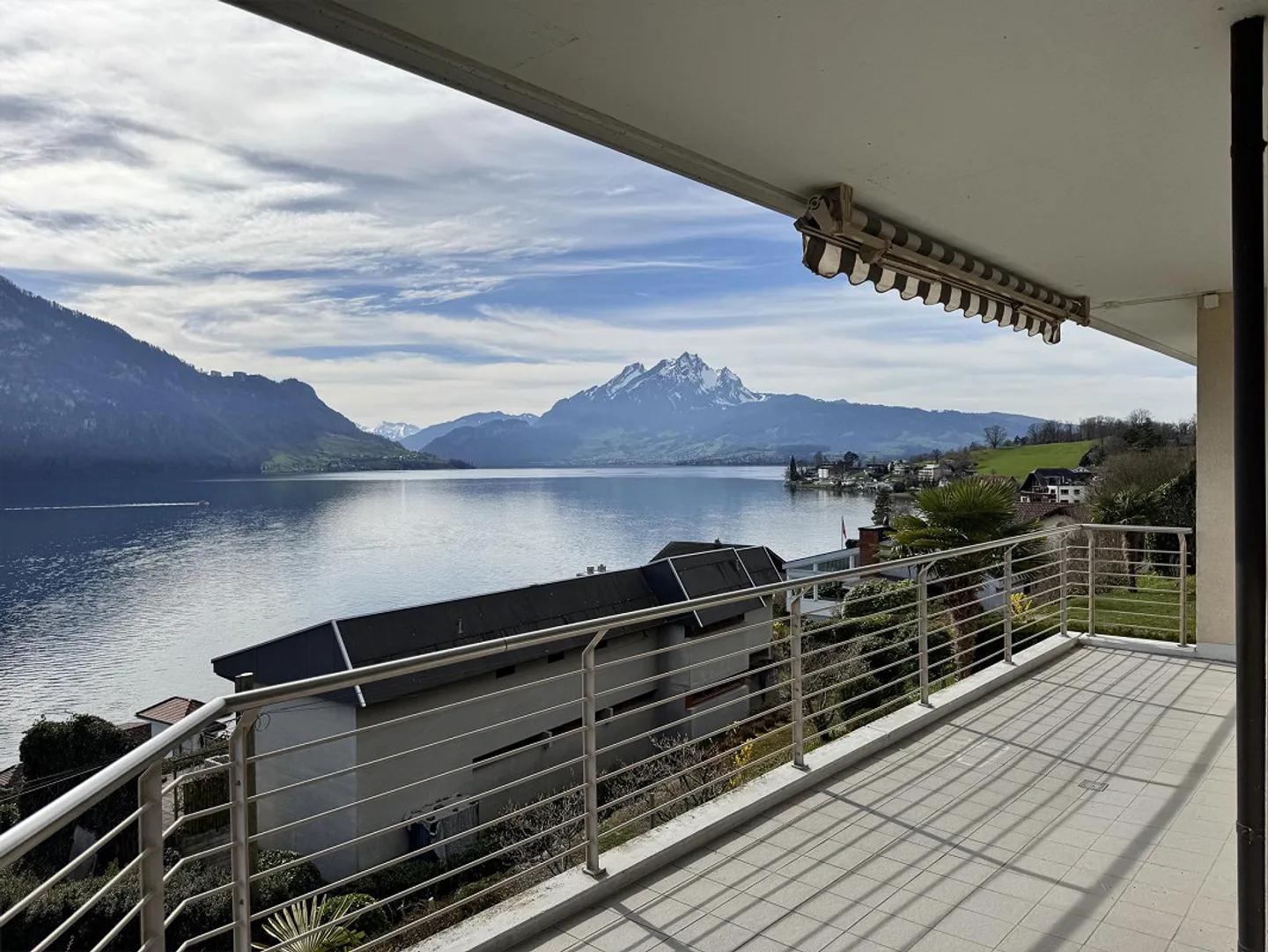 Newly renovated 2.5 room apartment for sale in the most beautiful location - Photo 10 of 11