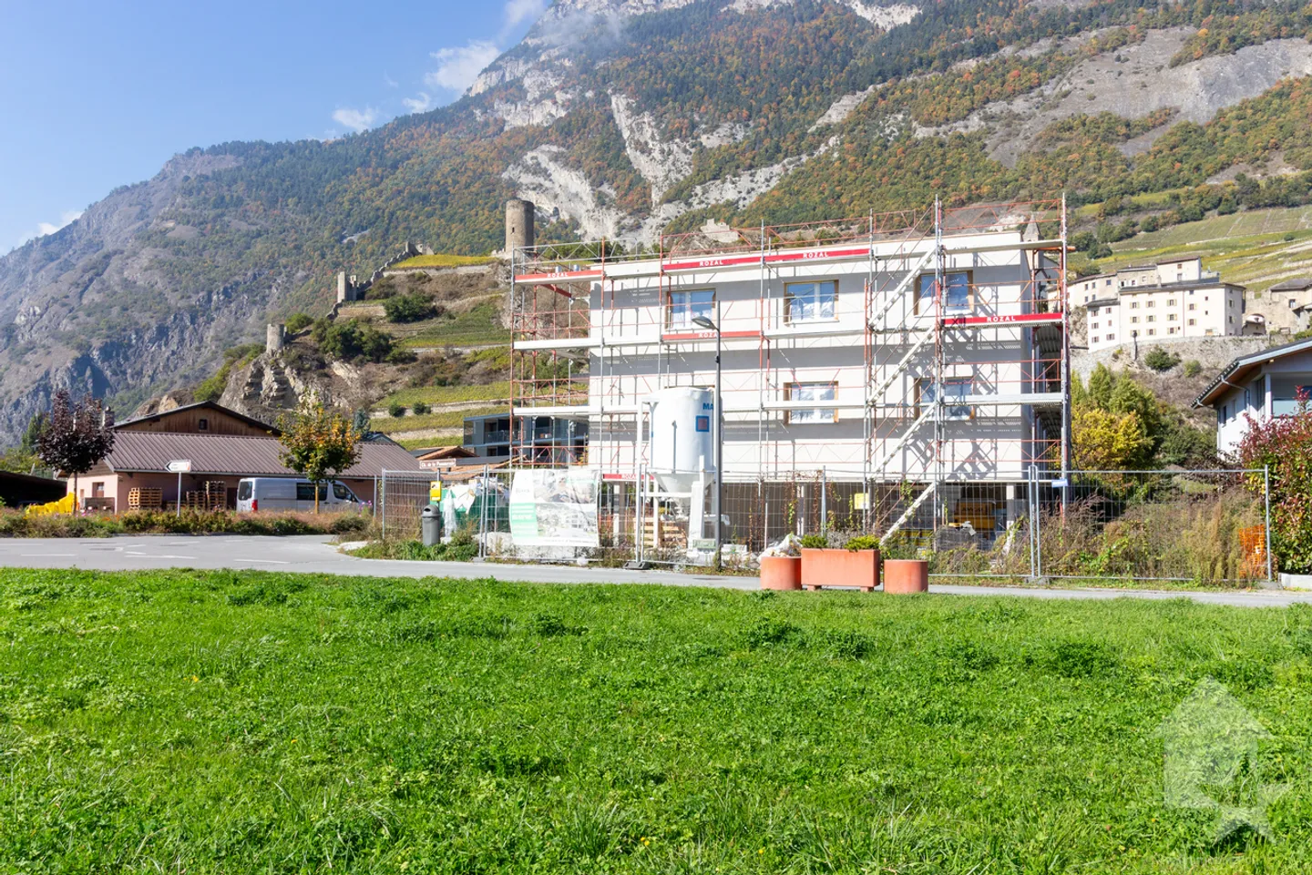 Spacieux appartement traversant de 3.5 pièces de 98 m2 avec loggia - Photo 1 sur 7
