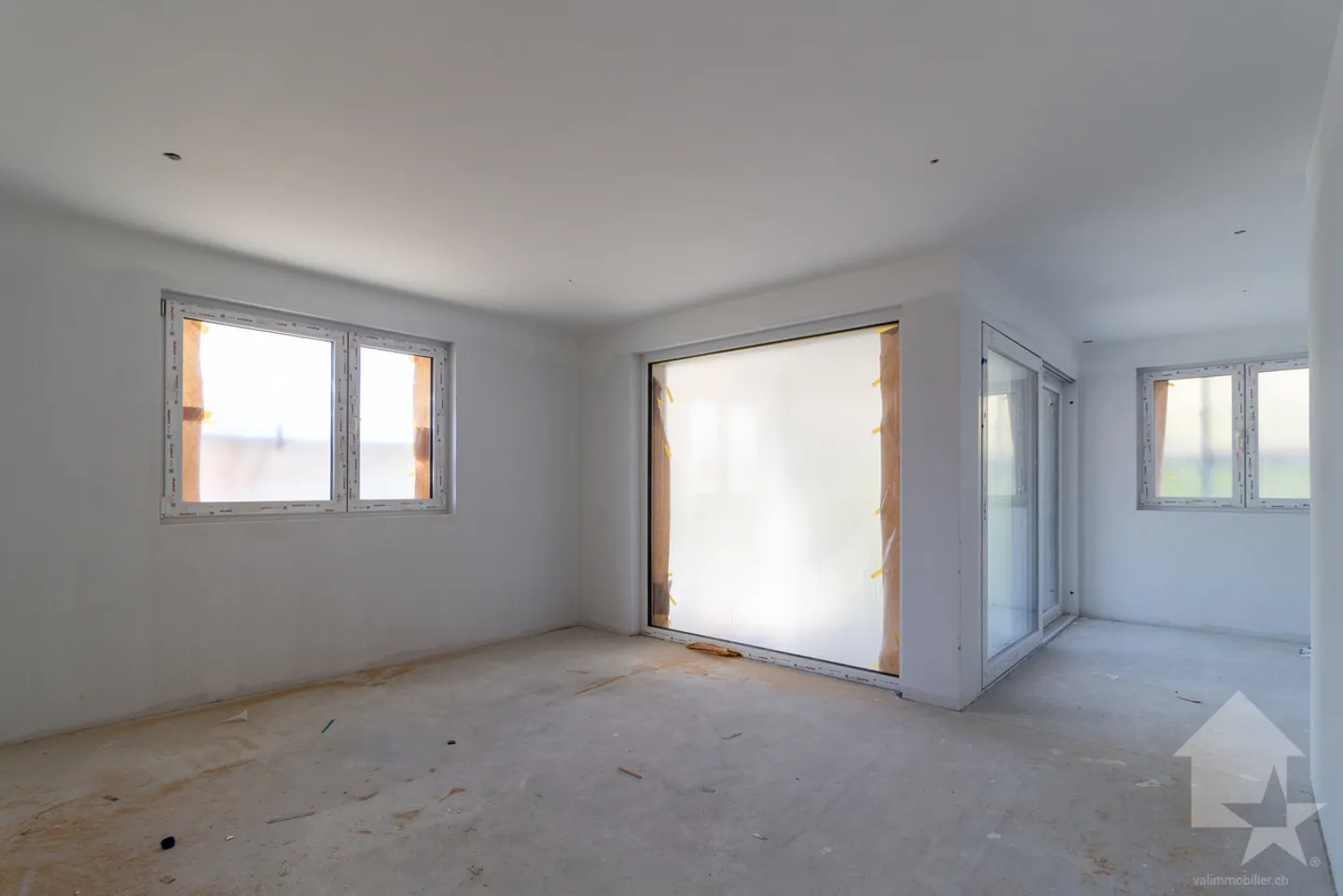Spacieux appartement traversant de 3.5 pièces de 98 m2 avec loggia - Photo 2 sur 7