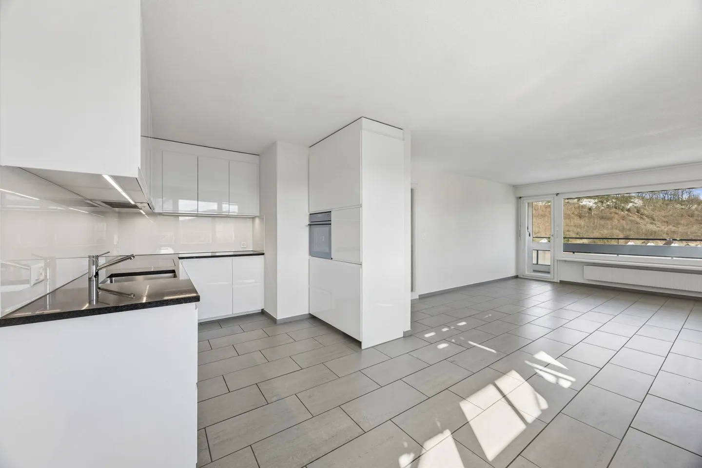 Modern 4.5-room apartment with panoramic view - Photo 2 of 14