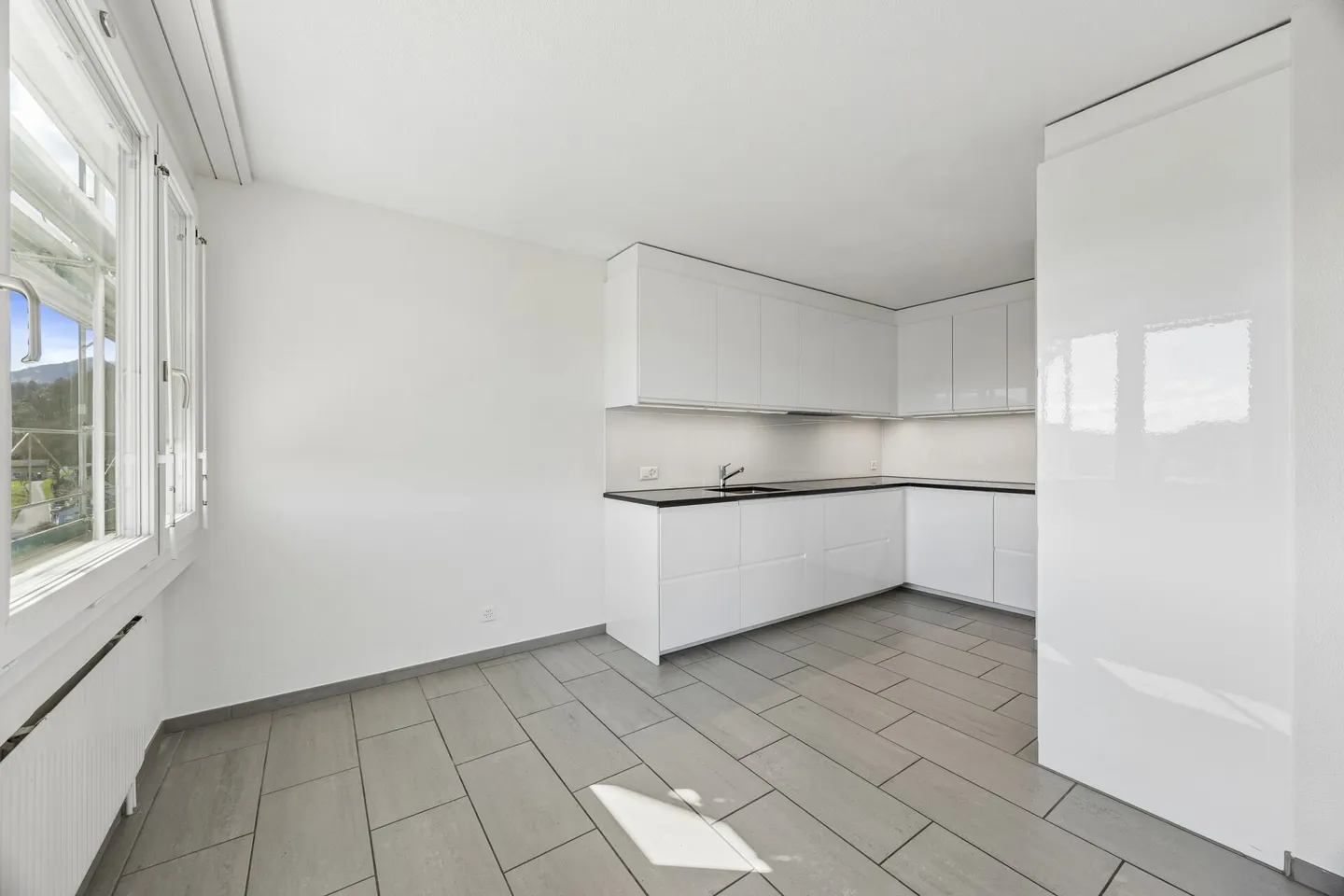 Modern 4.5-room apartment with panoramic view - Photo 3 of 14