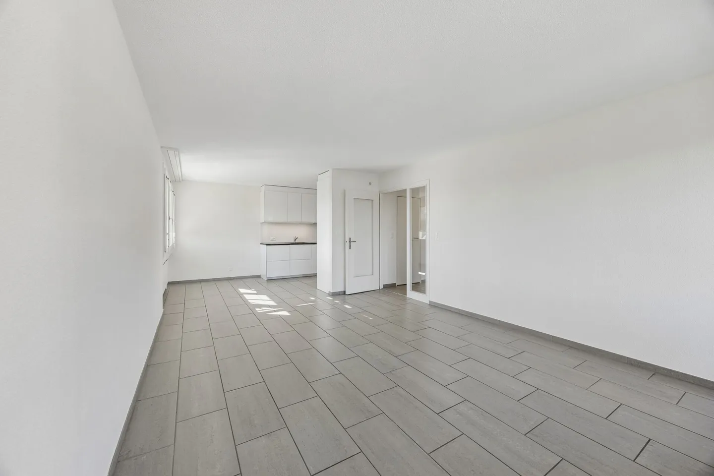 Modern 4.5-room apartment with panoramic view - Photo 4 of 14