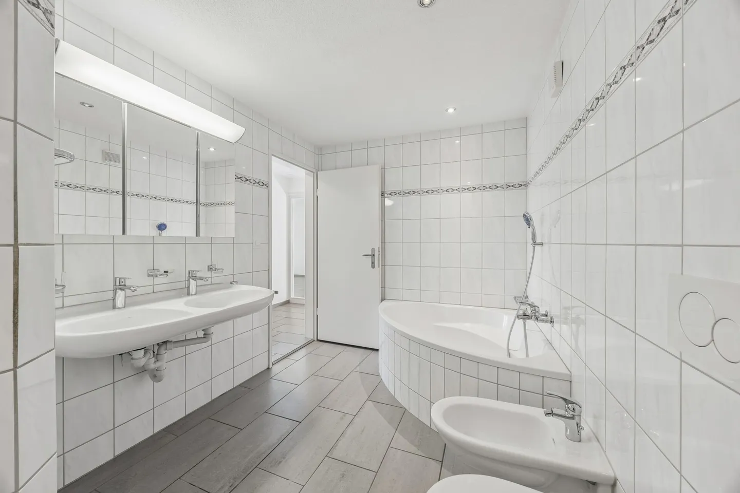 Modern 4.5-room apartment with panoramic view - Photo 10 of 14