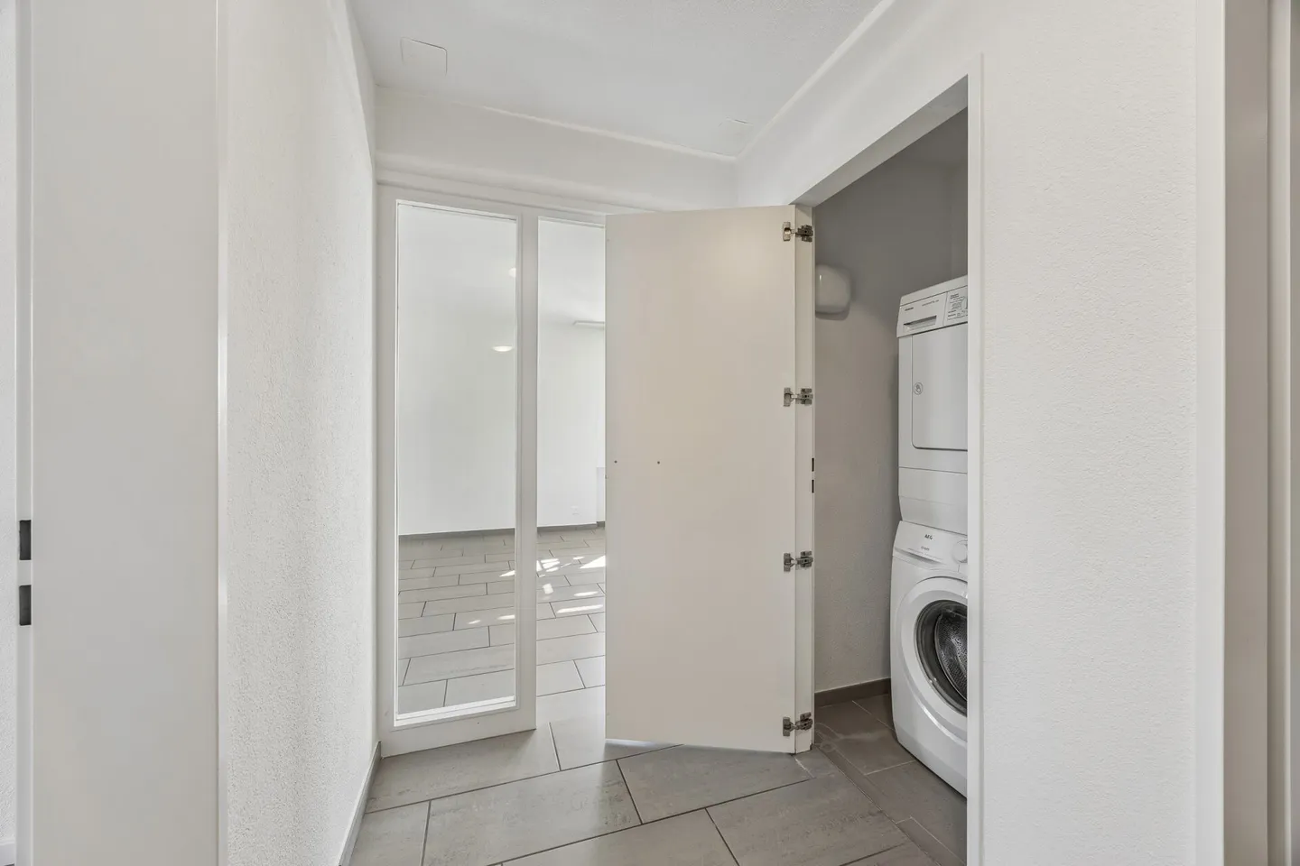 Modern 4.5-room apartment with panoramic view - Photo 11 of 14