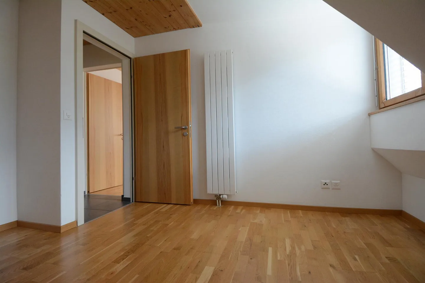 4.5 Room Attic Apartment - Photo 9 of 14