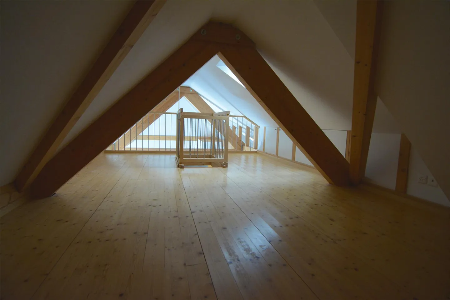 4.5 Room Attic Apartment - Photo 6 of 14