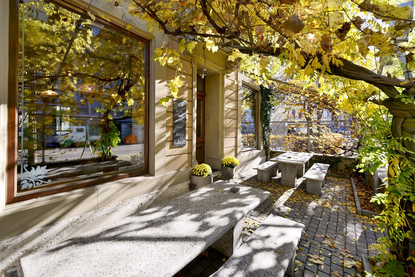 Charming restaurant with outdoor terrace on Belpstrasse - Photo 3 of 30