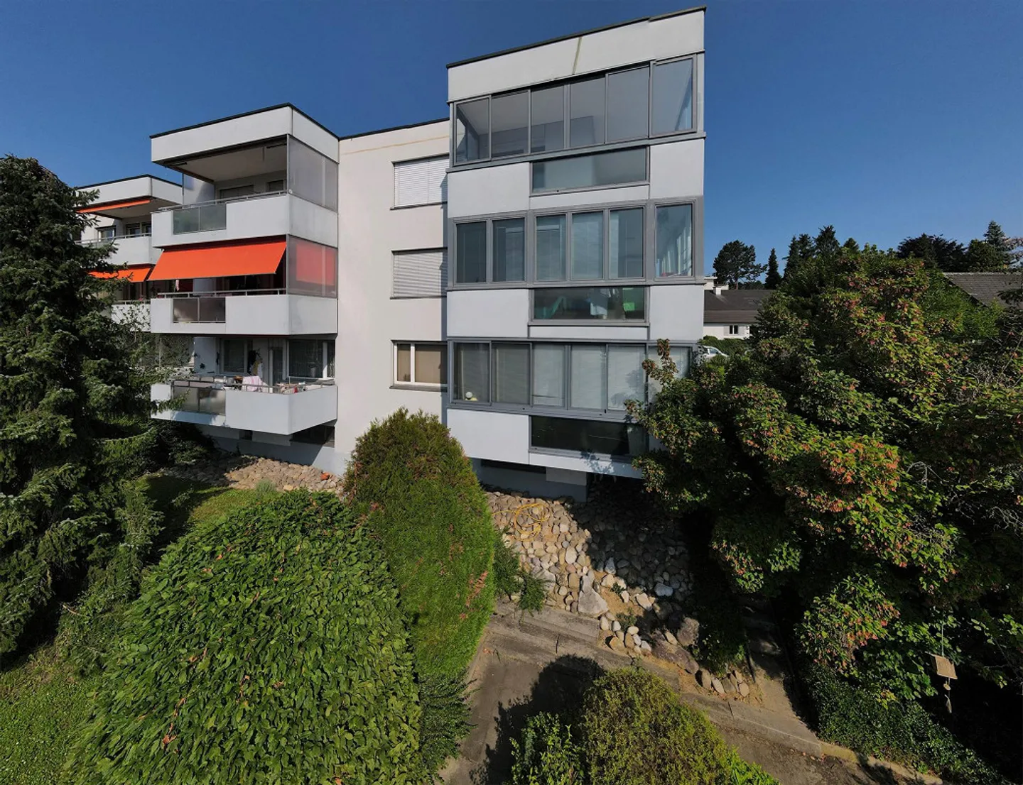 Bright 4-room apartment with large balcony in Oberwil for sale - Photo 4 of 13