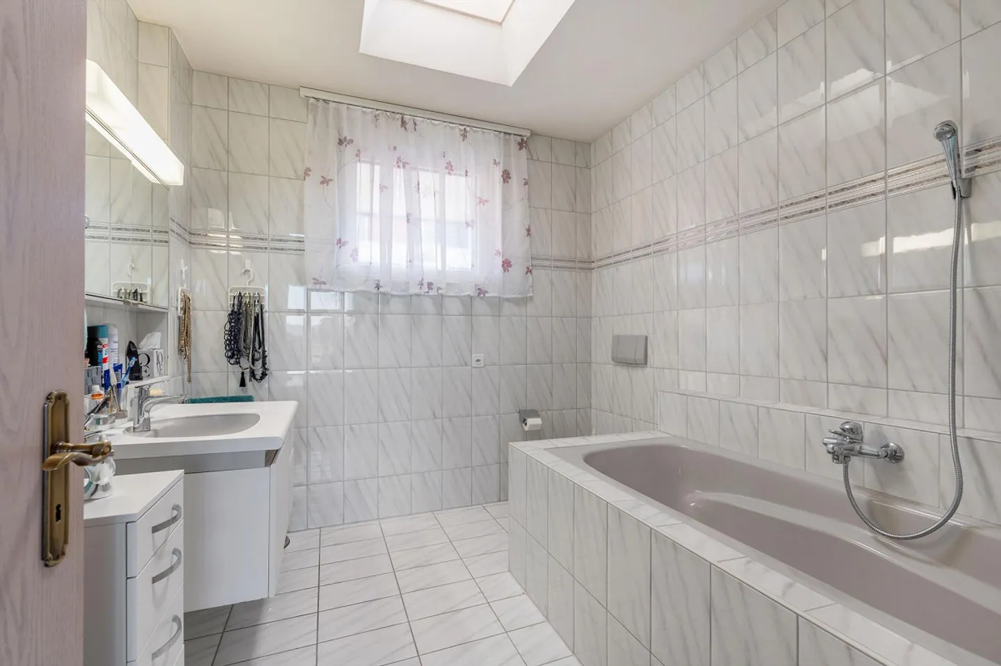 Grande terrasse avec beaucoup de confidentialité et vue sur les Alpes - Photo 7 sur 12