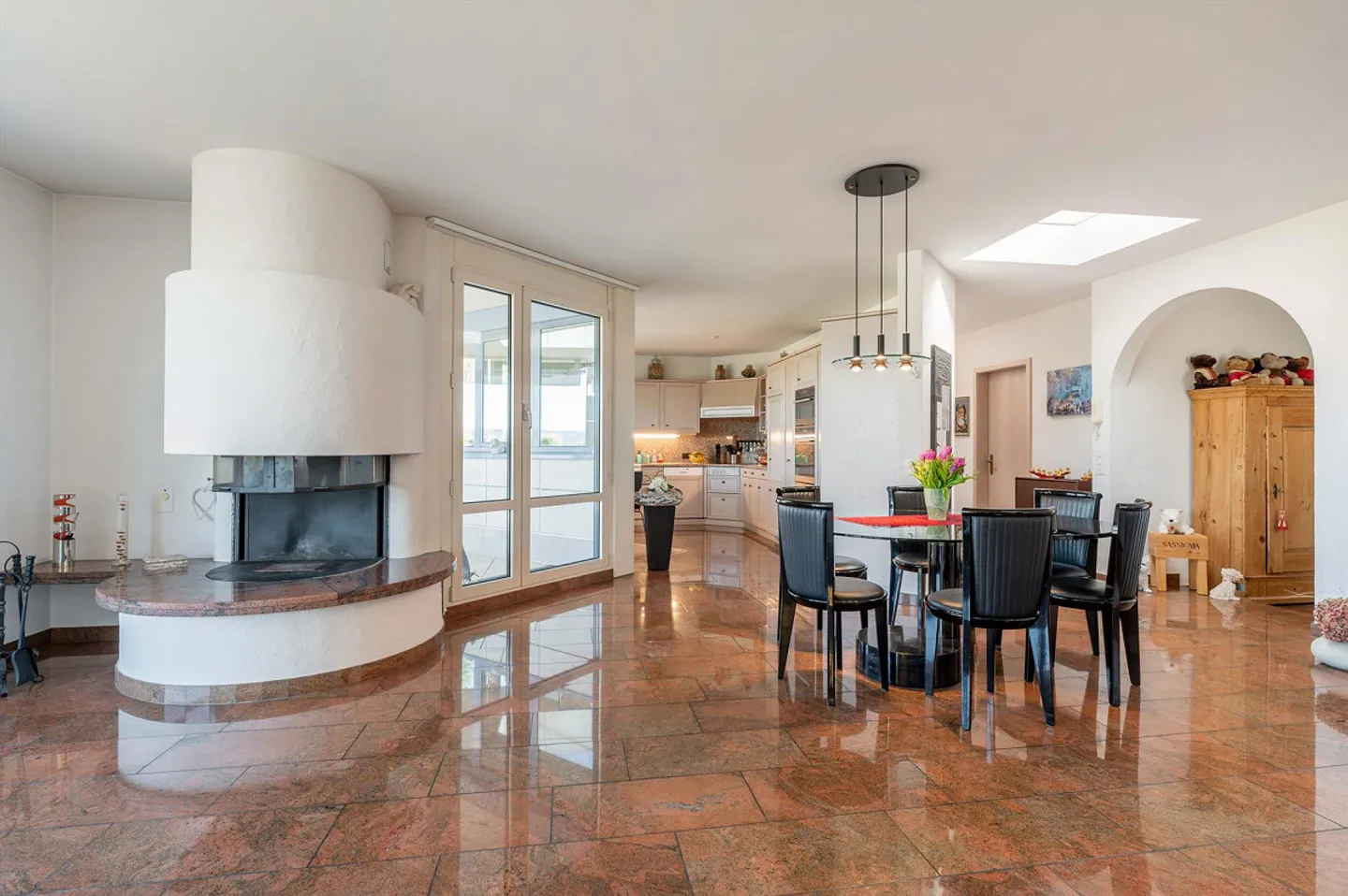 Grande terrasse avec beaucoup de confidentialité et vue sur les Alpes - Photo 4 sur 12