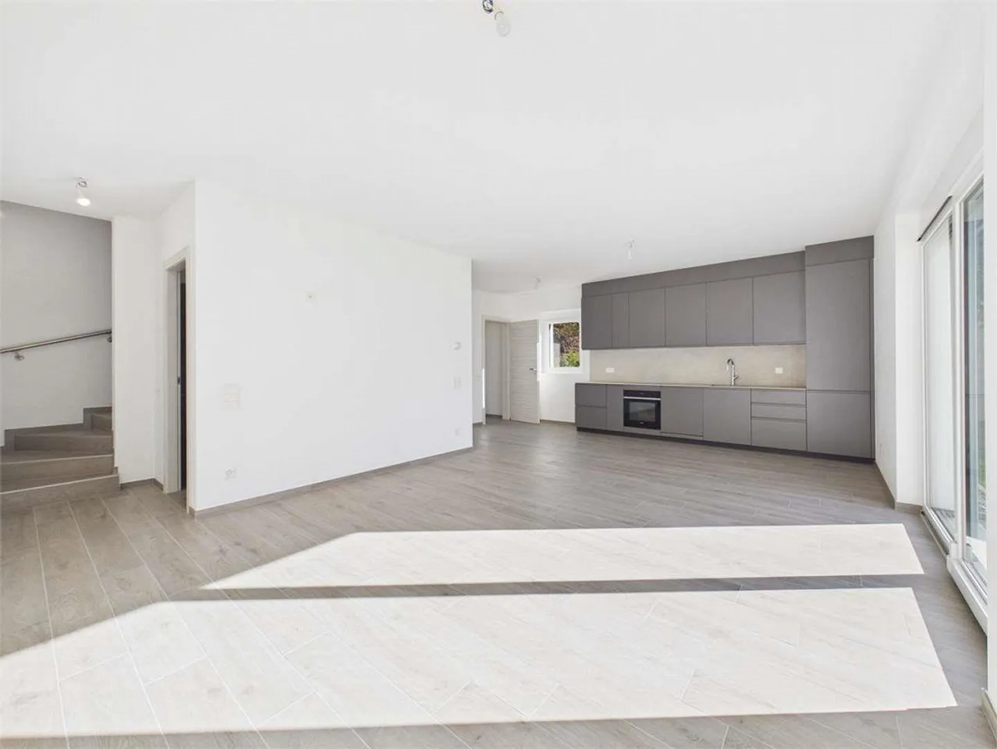 New villa immersed in greenery in Sant'Antonino - Photo 4 of 13