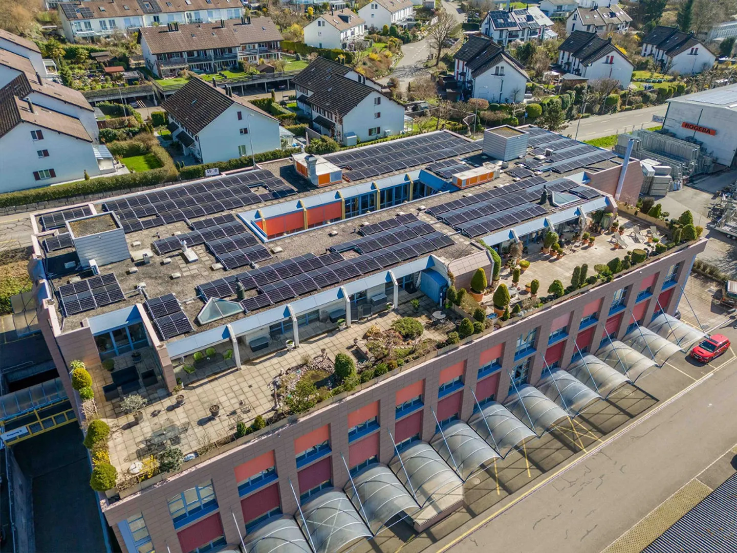 Grande terrasse avec beaucoup de confidentialité et vue sur les Alpes - Photo 11 sur 12