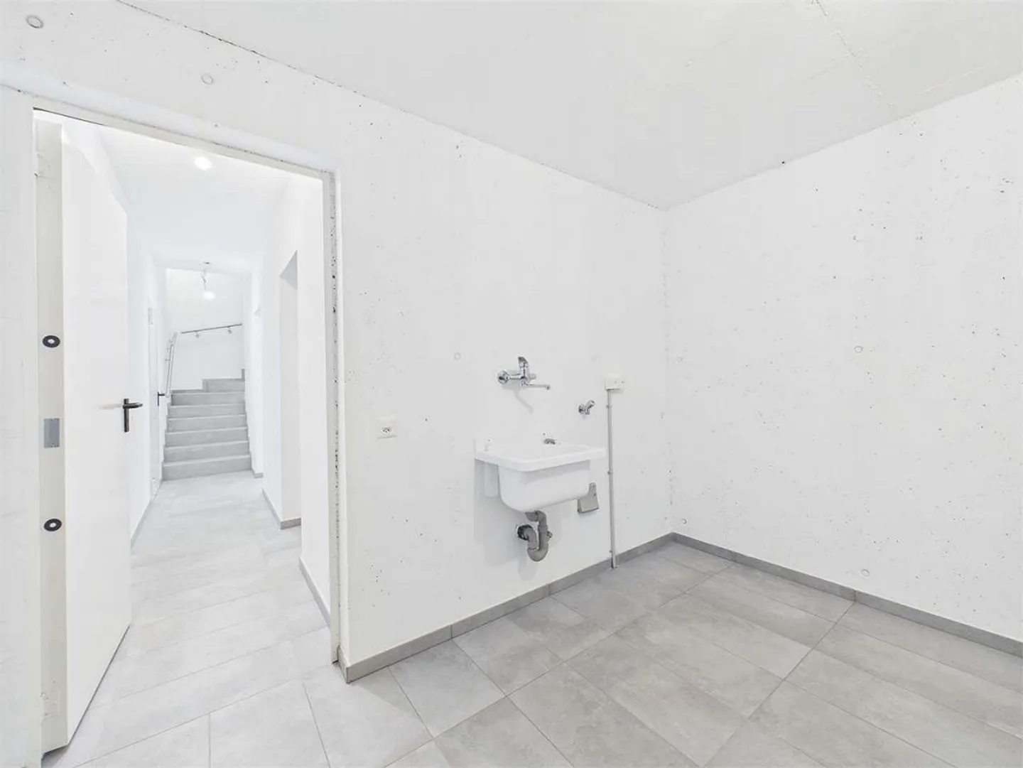 New villa immersed in greenery in Sant'Antonino - Photo 11 of 13