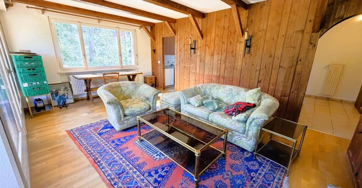 Renovated 3.5-room apartment (wall and ceiling paintings) - Spacious and bright - Ideal location - Quiet place - Beautiful view of the golf course - Photo 2 of 17