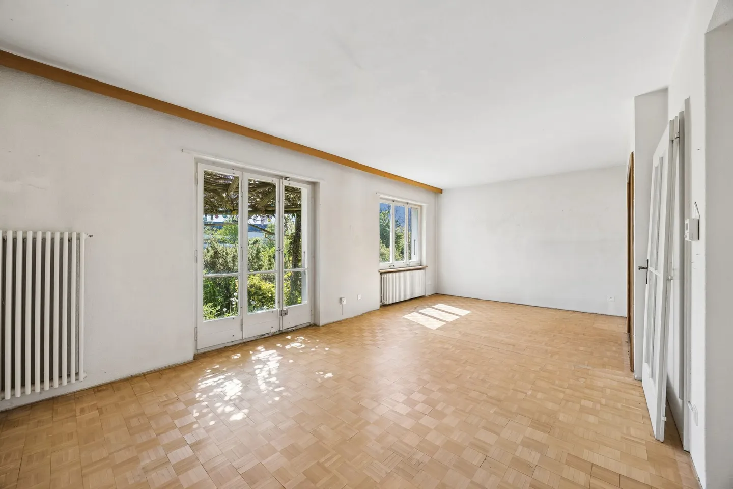 Characterful semi-detached single-family house with room for new concepts - Photo 5 of 14
