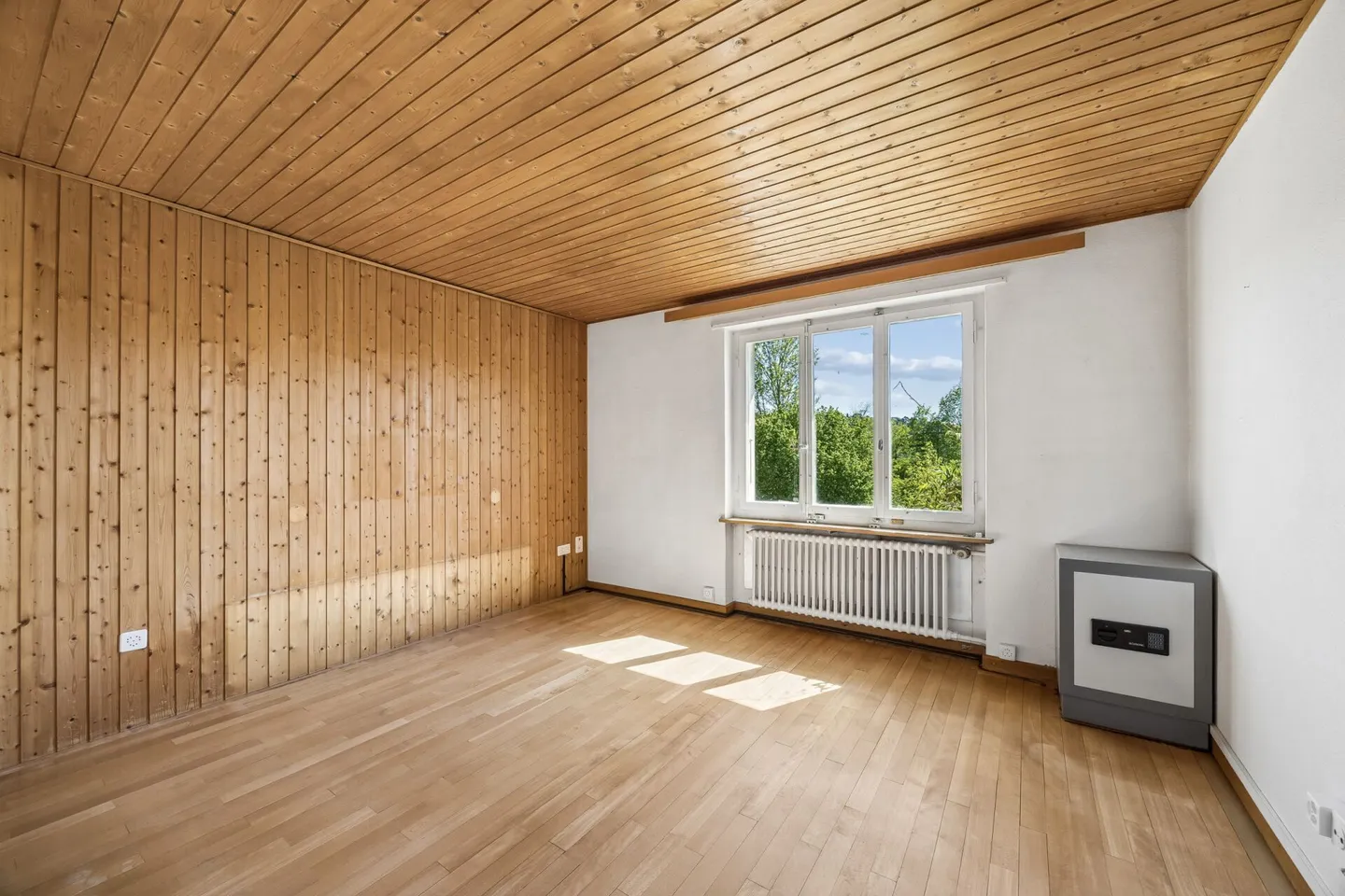 Characterful semi-detached single-family house with room for new concepts - Photo 8 of 14