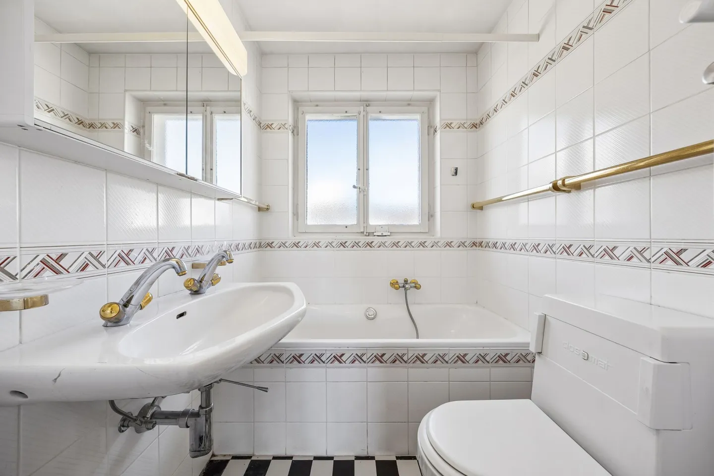 Characterful semi-detached single-family house with room for new concepts - Photo 10 of 14