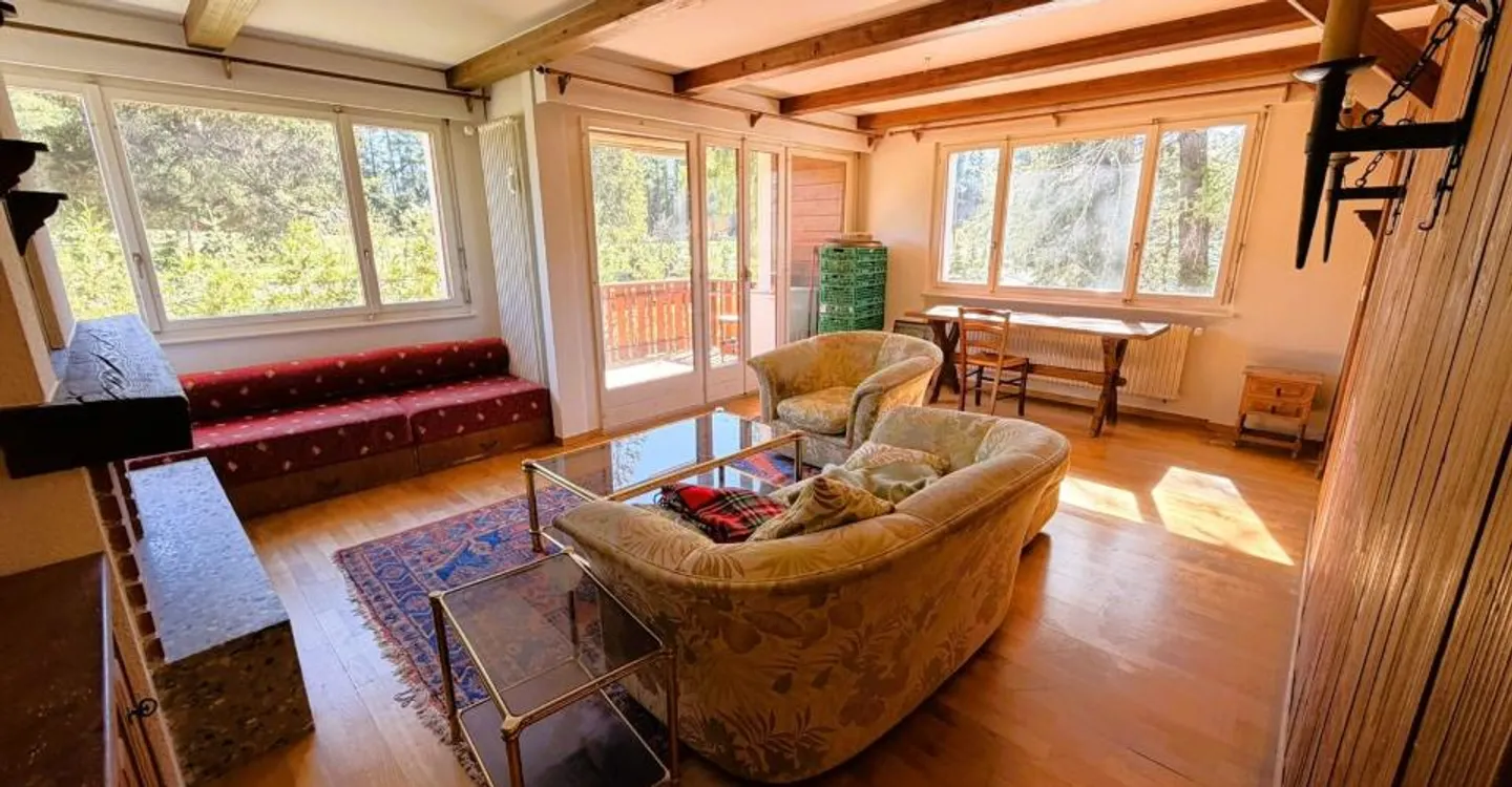Renovated 3.5-room apartment (wall and ceiling paintings) - Spacious and bright - Ideal location - Quiet place - Beautiful view of the golf course - Photo 1 of 17