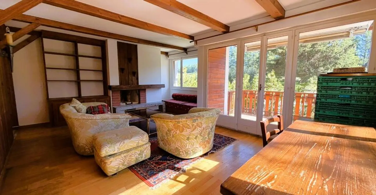 Renovated 3.5-room apartment (wall and ceiling paintings) - Spacious and bright - Ideal location - Quiet place - Beautiful view of the golf course - Photo 4 of 17