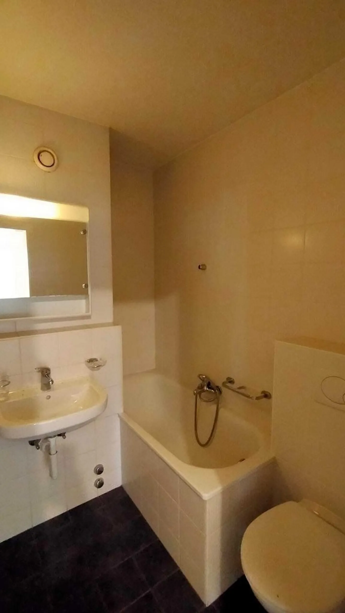 HELLER 3-ZIMMER WOHNUNG - Foto 3 von 7