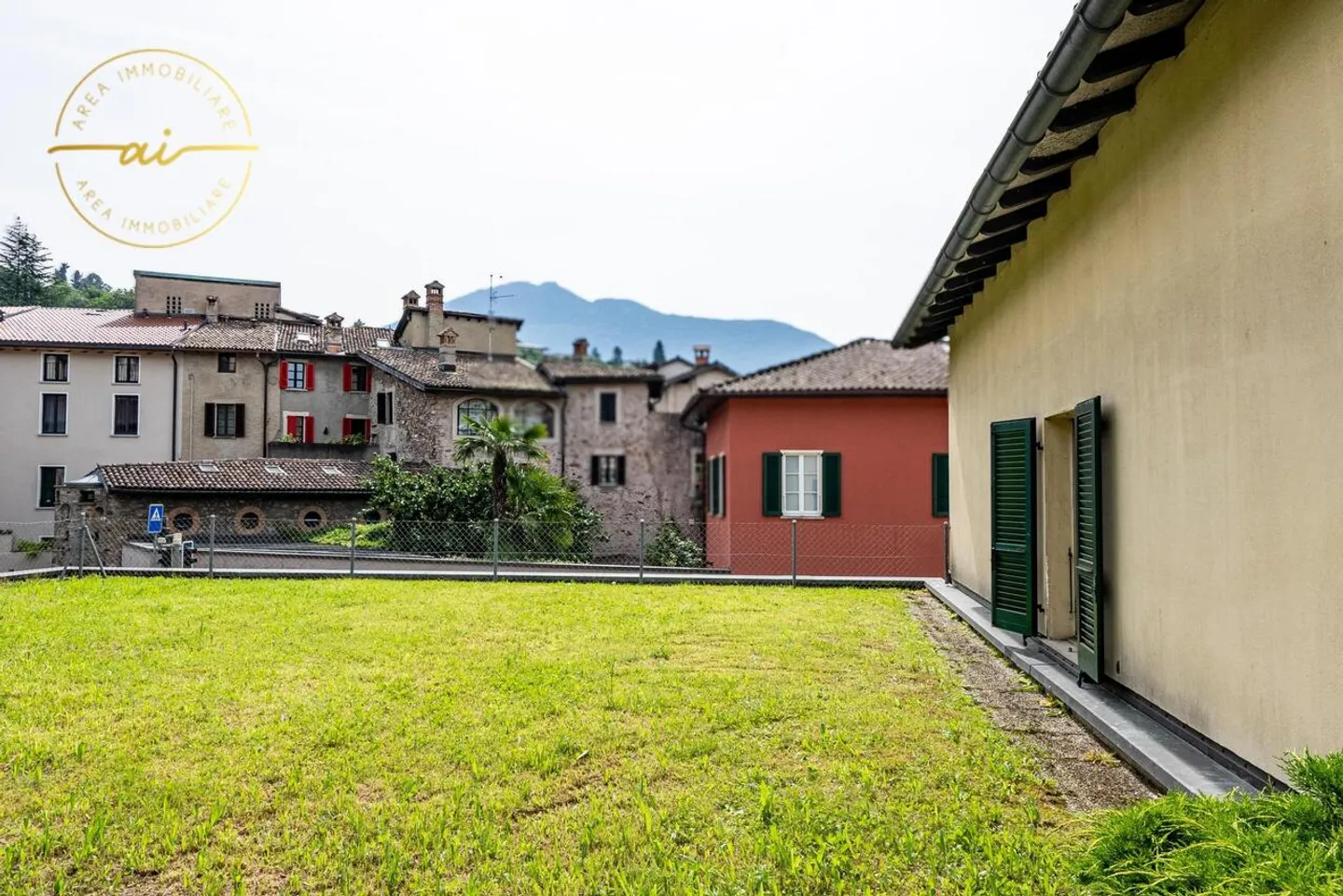 EINFAMILIENHAUS MIT ANGESCHLOSSENEM GEWERBEBEREICH - Foto 5 von 13