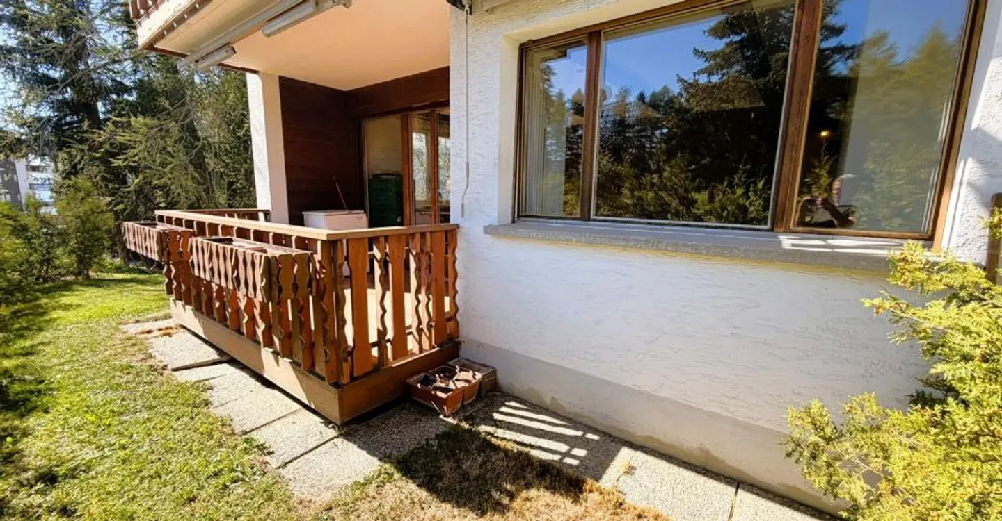 Renovated 3.5-room apartment (wall and ceiling paintings) - Spacious and bright - Ideal location - Quiet place - Beautiful view of the golf course - Photo 16 of 17