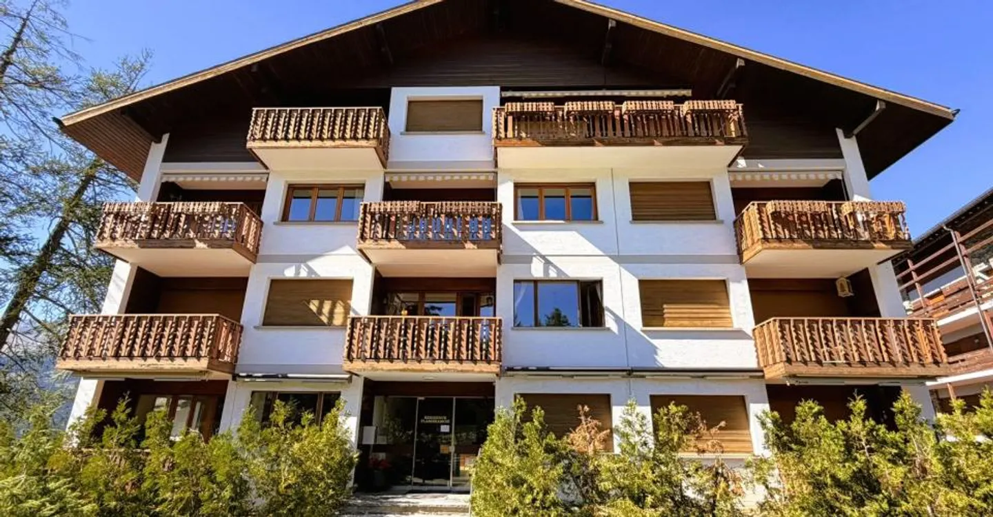 Renovated 3.5-room apartment (wall and ceiling paintings) - Spacious and bright - Ideal location - Quiet place - Beautiful view of the golf course - Photo 17 of 17