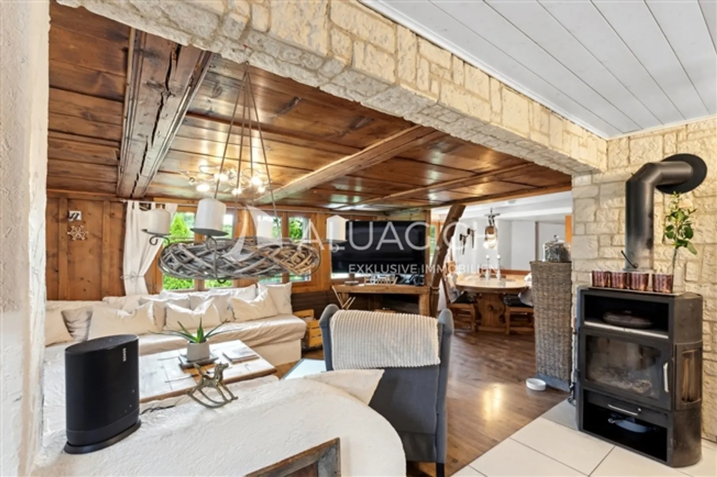 RENOVATED CUSTOM HOUSE AS IDYLLIC OASIS - Photo 5 of 16