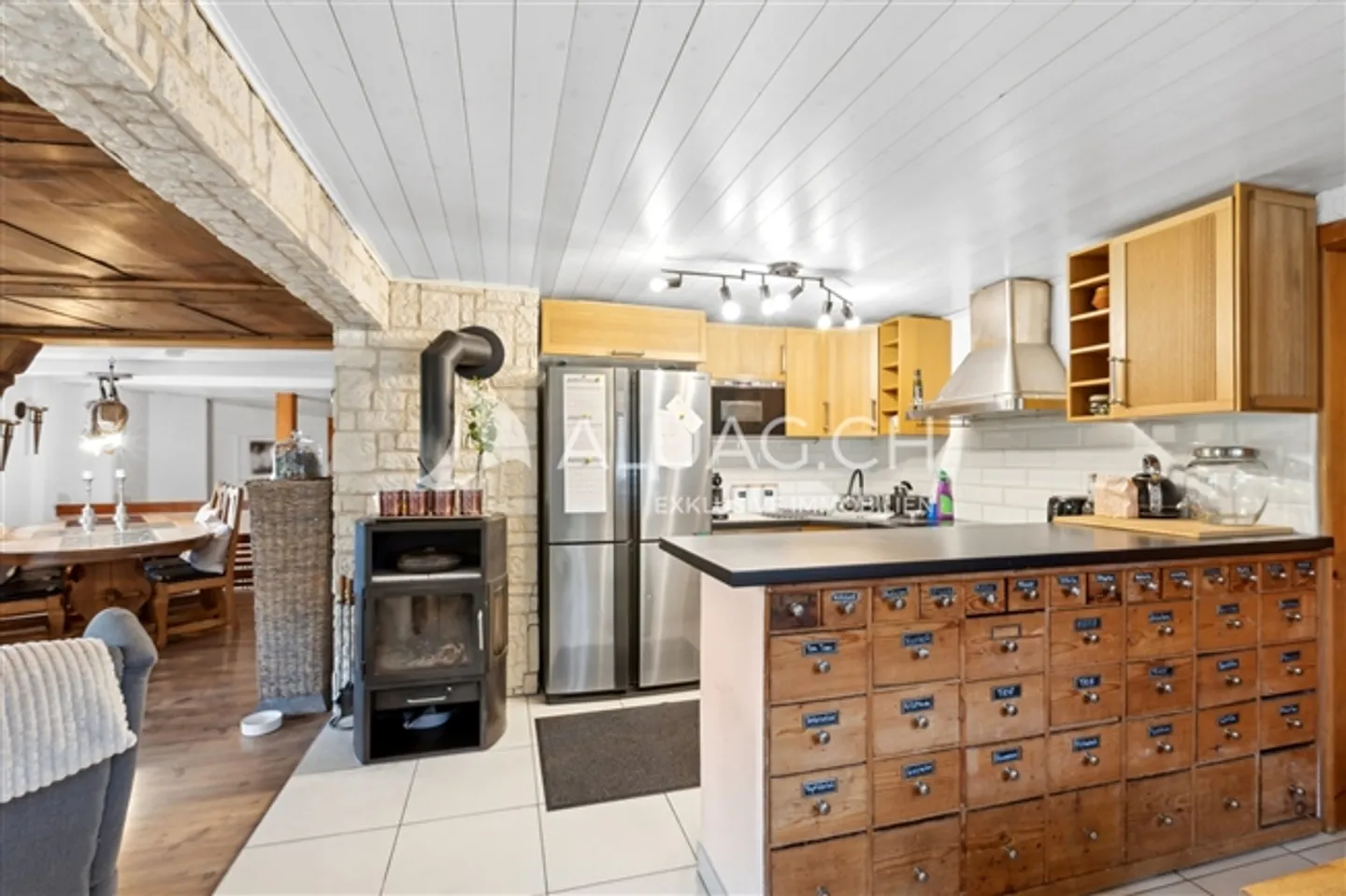 RENOVATED CUSTOM HOUSE AS IDYLLIC OASIS - Photo 6 of 16