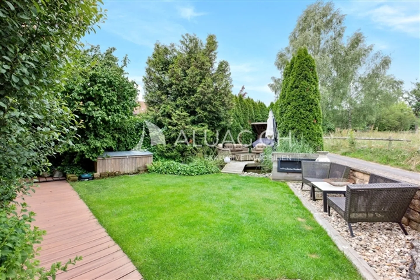 RENOVATED CUSTOM HOUSE AS IDYLLIC OASIS - Photo 13 of 16