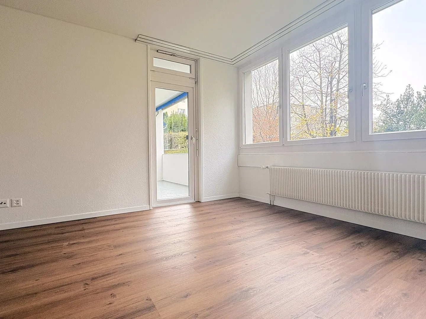 Charmante, sanierte 3.5-Zimmer-Wohnung mit Balkon in Domat/Ems - Photo 1 of 13