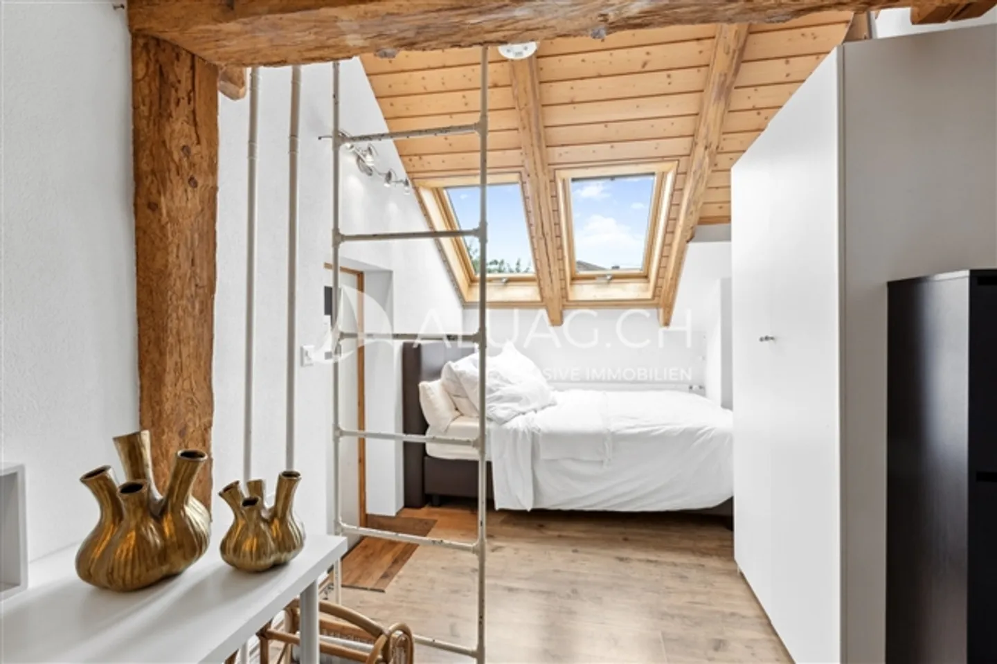 RENOVATED CUSTOM HOUSE AS IDYLLIC OASIS - Photo 8 of 16