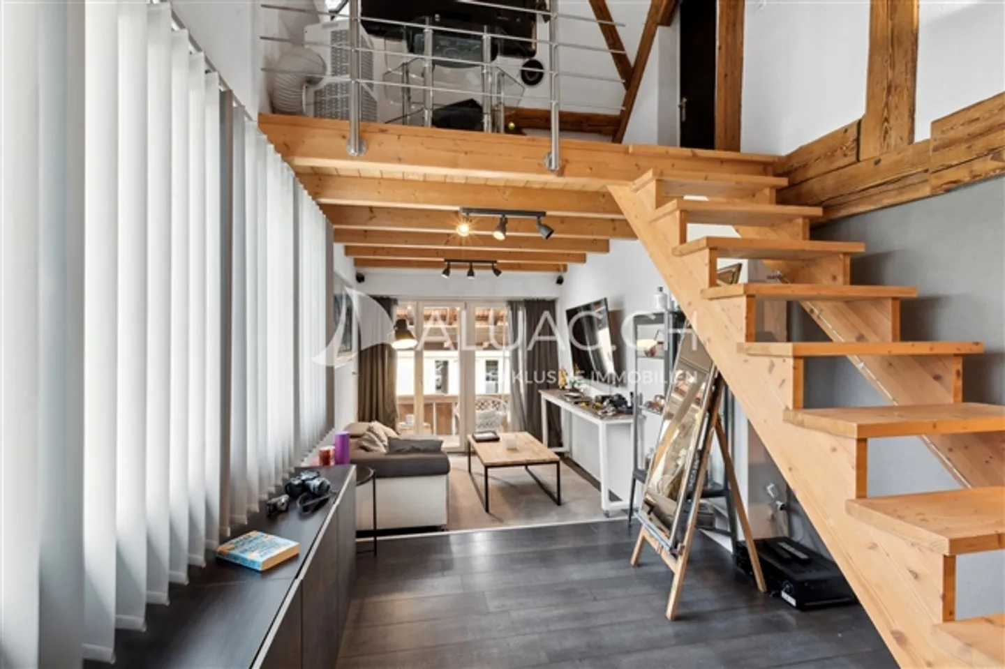 RENOVATED CUSTOM HOUSE AS IDYLLIC OASIS - Photo 9 of 16