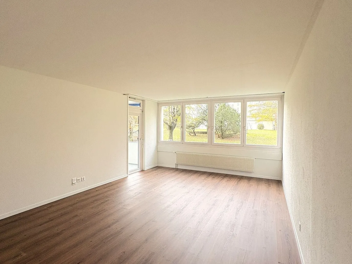 Charmante, sanierte 3.5-Zimmer-Wohnung mit Balkon in Domat/Ems - Photo 2 of 13