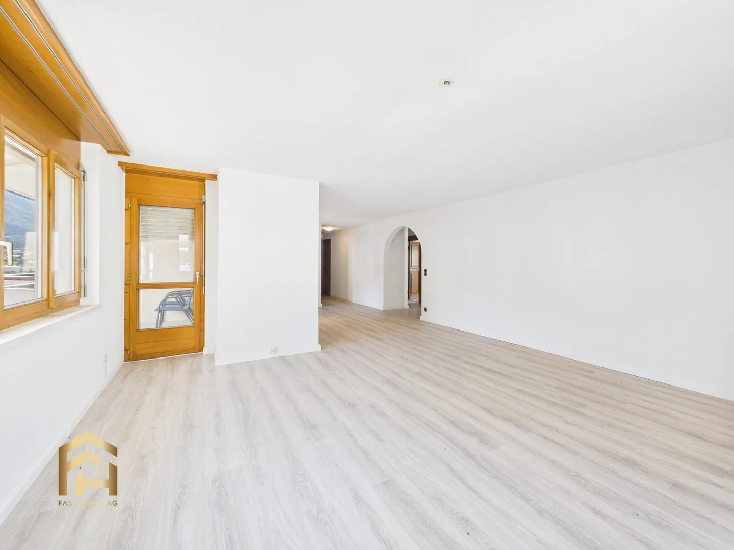 Unique 4.5-room apartment with separate studio and panoramic view in Brig - Photo 2 of 13