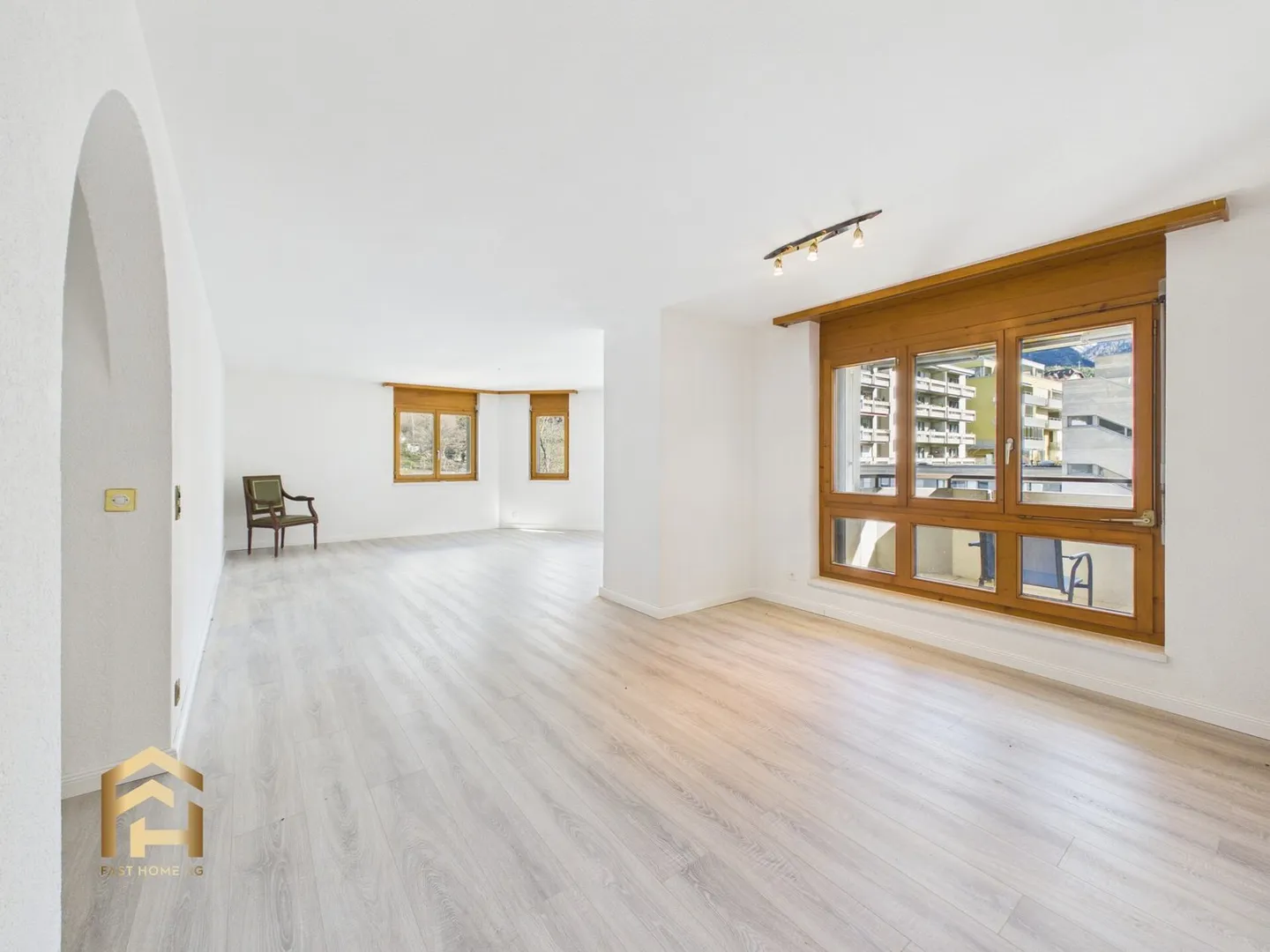 Unique 4.5-room apartment with separate studio and panoramic view in Brig - Photo 3 of 13
