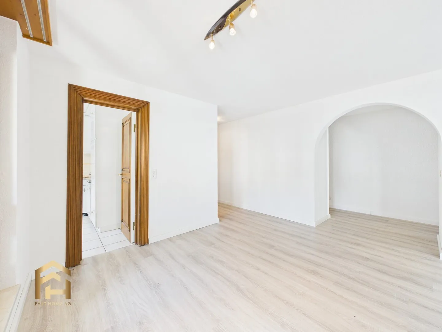 Unique 4.5-room apartment with separate studio and panoramic view in Brig - Photo 4 of 13
